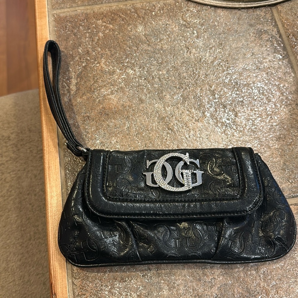 Guess clutch